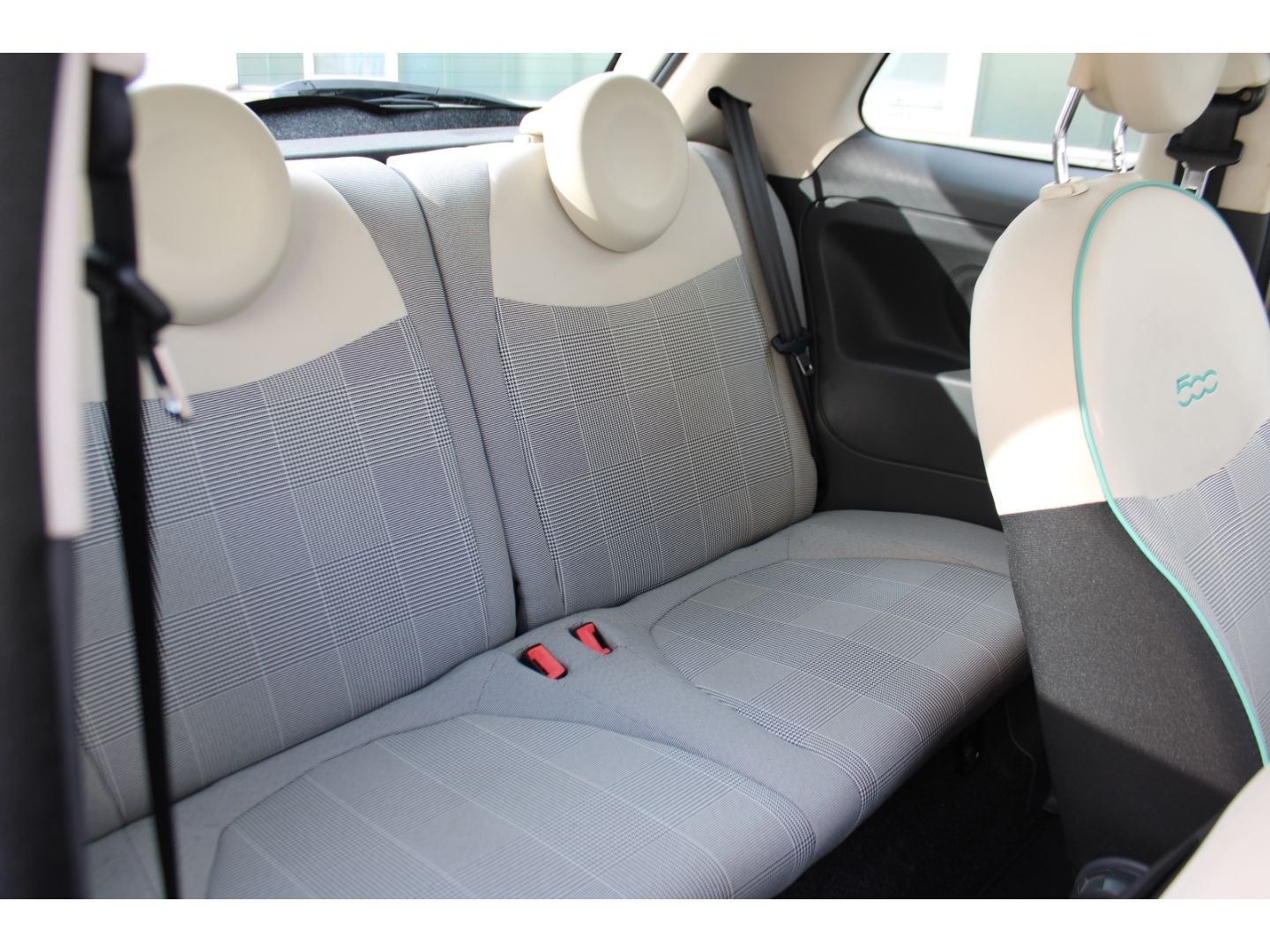 Fahrzeugabbildung Fiat 500 Lounge Klima Radio CD GJR PDC Pano Bluetooth