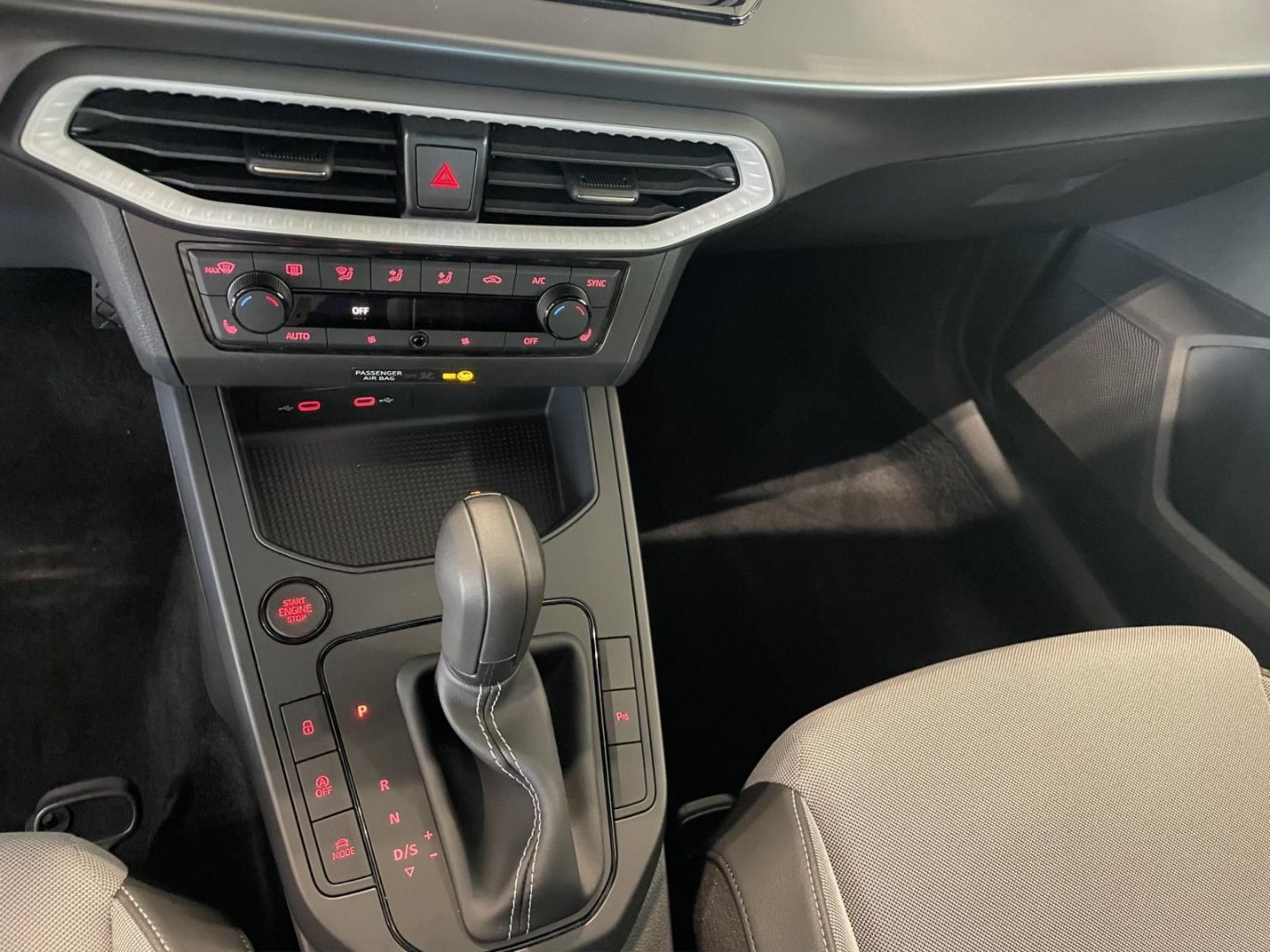 Fahrzeugabbildung SEAT Ibiza 1.0 TSI 85 kW FR Navi Digitales Cockpit LE