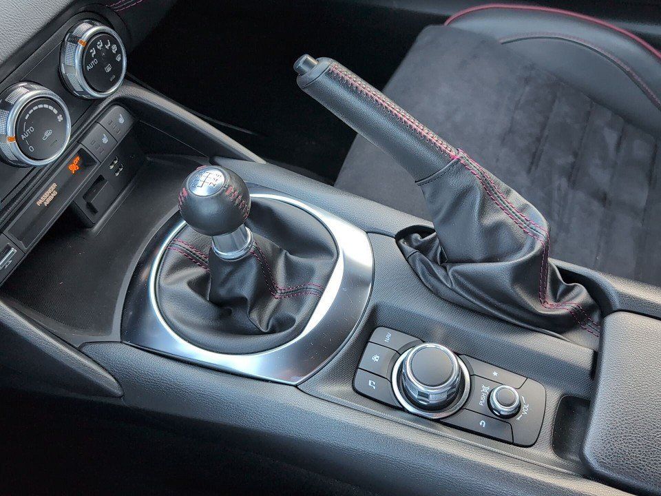 Fahrzeugabbildung Mazda MX-5 RF 160 SPORTS GARANTIE 1.HD RECARO BOSE+LED