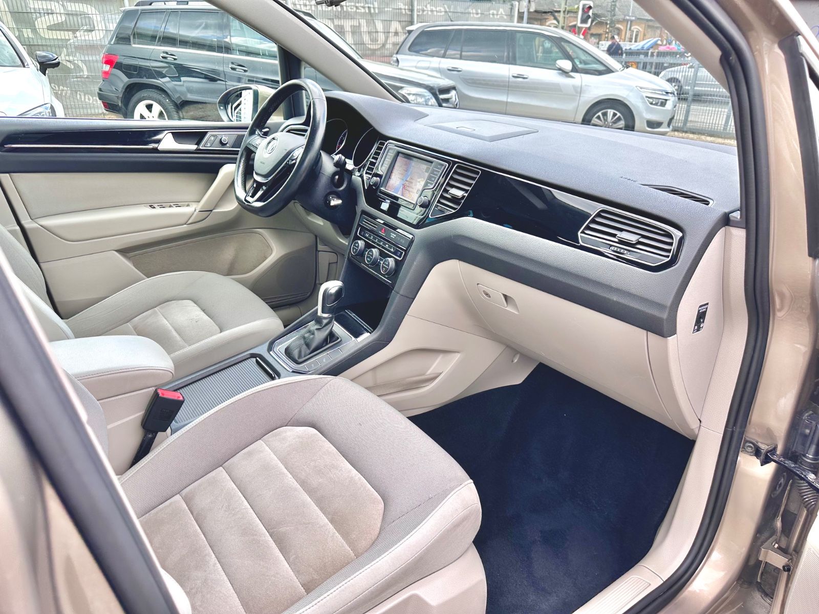 Fahrzeugabbildung Volkswagen GOLF SPORTSVAN VII HIGHLINE*MOD.2016+PANO+AUTOM.