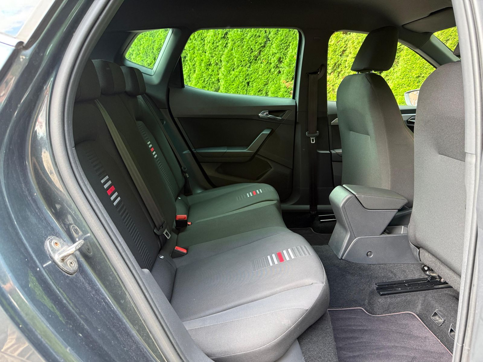 Fahrzeugabbildung SEAT Arona 1.0 TSI DSG FR LINE LED+NAV+AHK+ACC+SHZ+