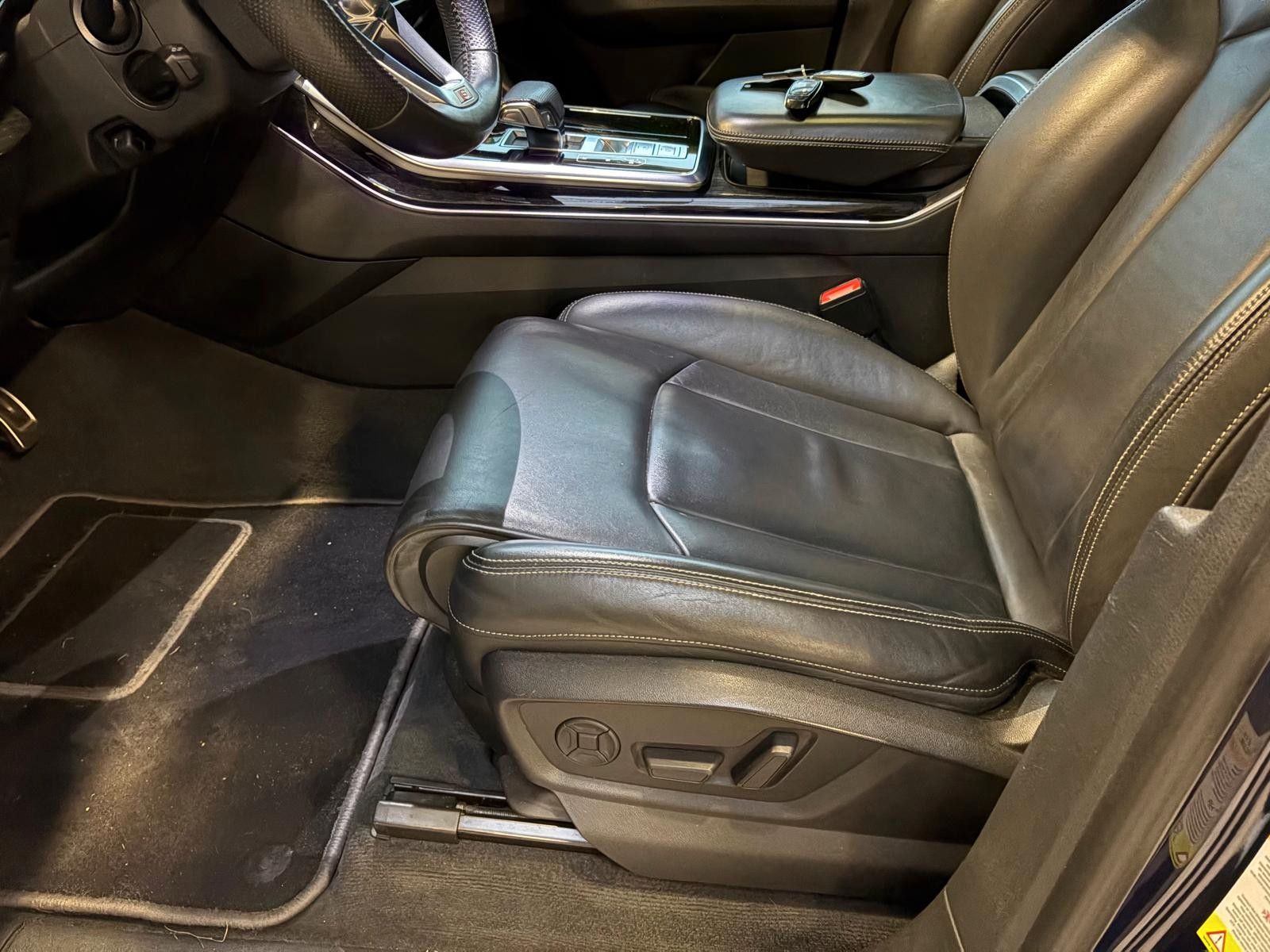 Fahrzeugabbildung Audi Q8 50 TDI Quattro S-Line HA Lenkung 22-zoll