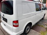 Volkswagen T5 Transporter Kombi lang - VW T5 Transporter Gebrauchtwagen in Leipzig