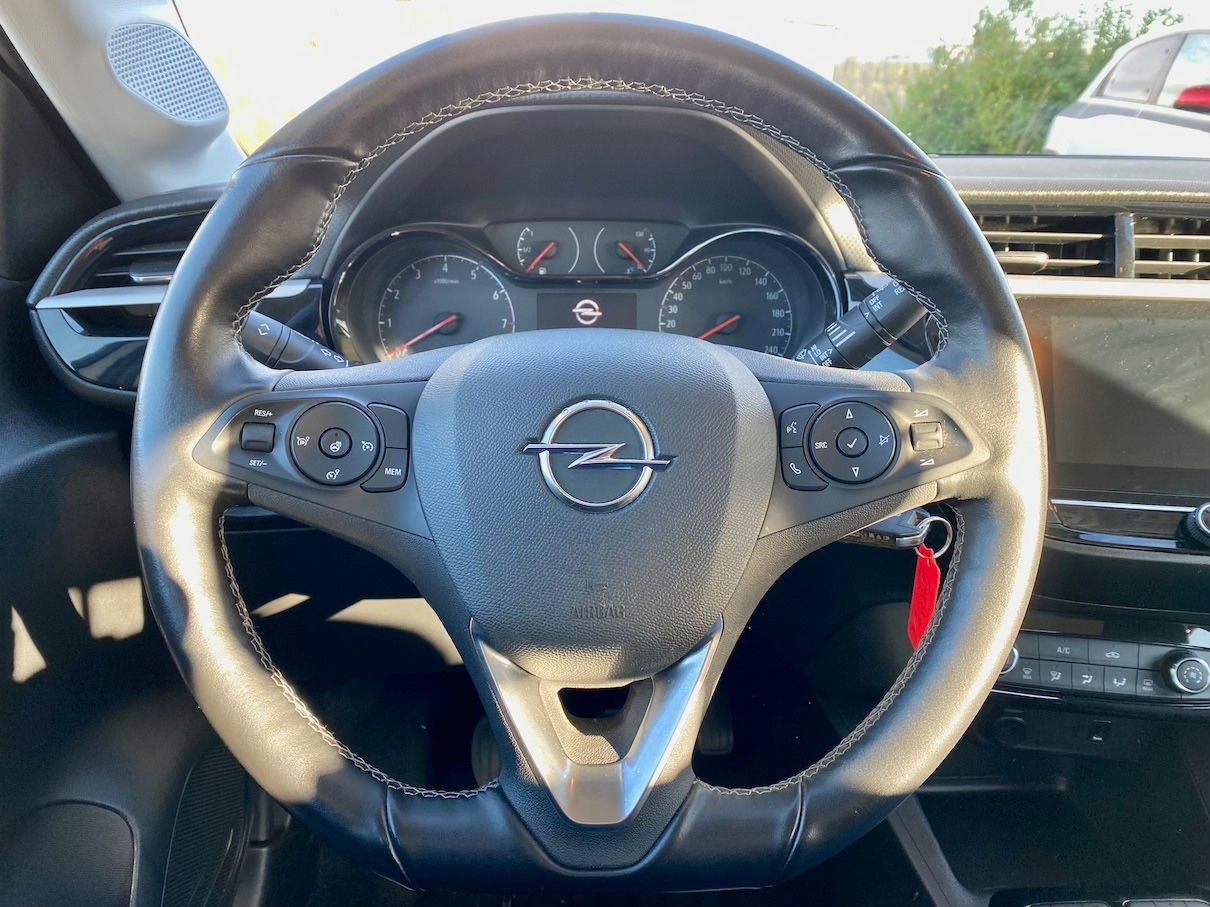 Fahrzeugabbildung Opel Corsa 1.2 Edition KLIMA SHZ GZJR NAVI CARPLAY