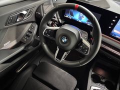 Fahrzeugabbildung BMW M 135i xDrive -- AHK/ DrivingProf/ HeadUp/ HiFi