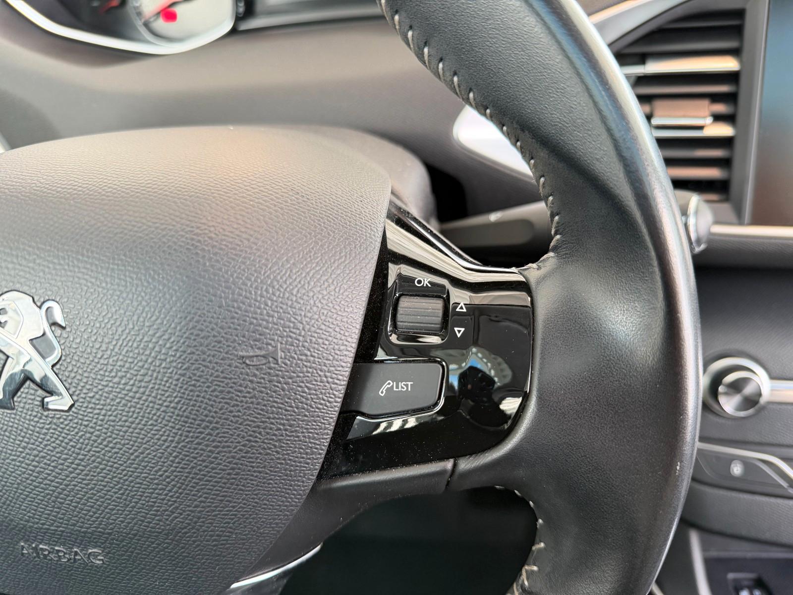 Peugeot 308 Style 1.2 Kamera Panorama Sitzheizung