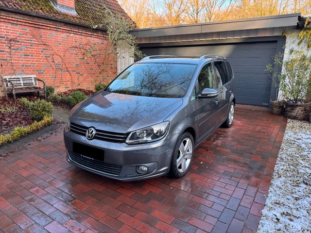 Volkswagen Touran 1.6 TDI DSG CUP PANO+NAVI+SHZ+PDC+FSE+17"