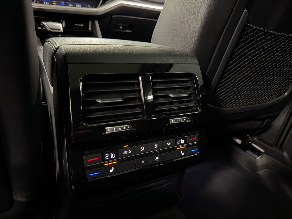 Volkswagen Touareg 3.0 TDI Elegance 4M*STHZG*PANO*LUFTFEDE.