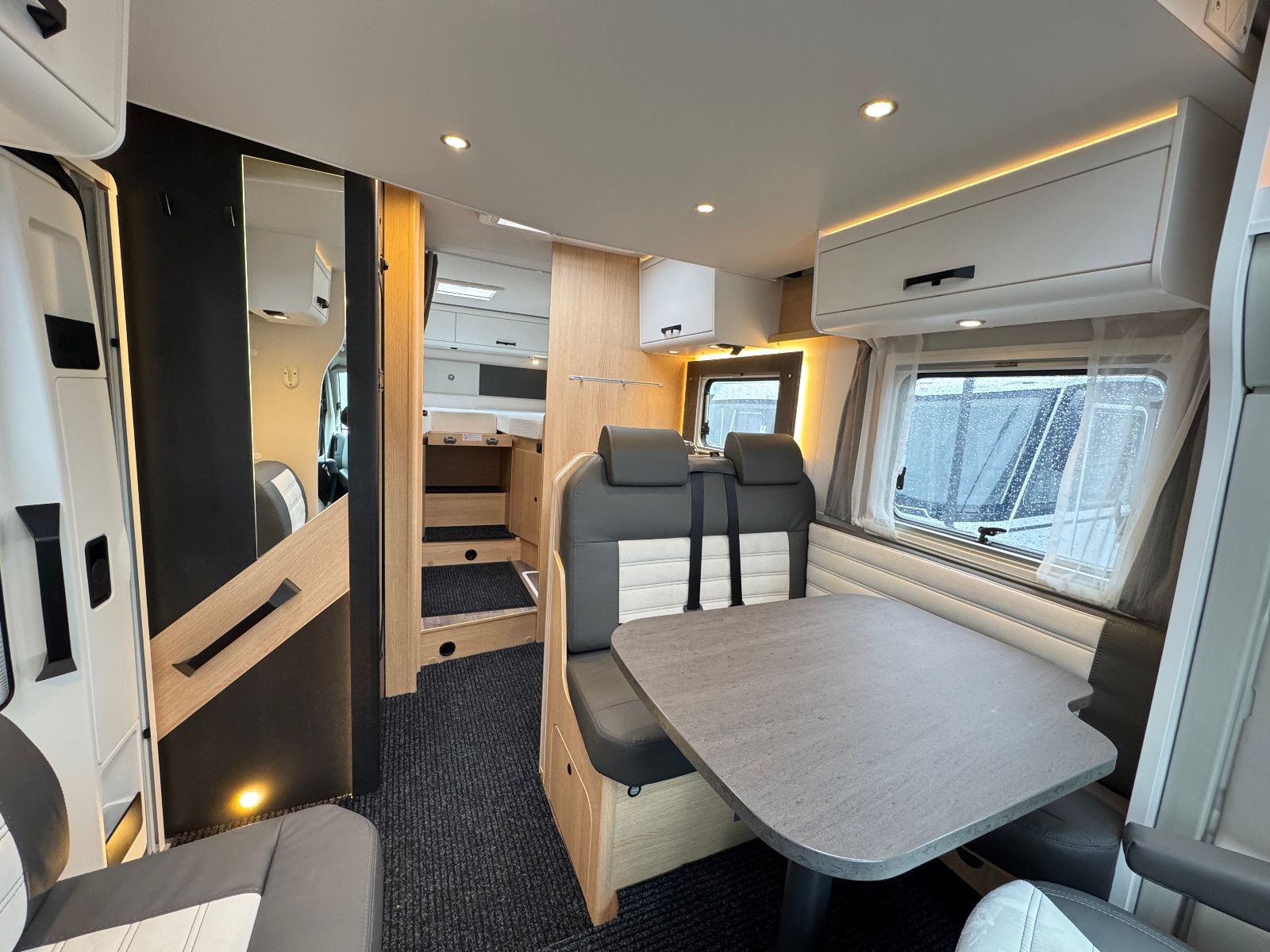 Fahrzeugabbildung Sunlight ADVENTURE EDITION T 68 1HAND KEIN MIETER HUBBETT