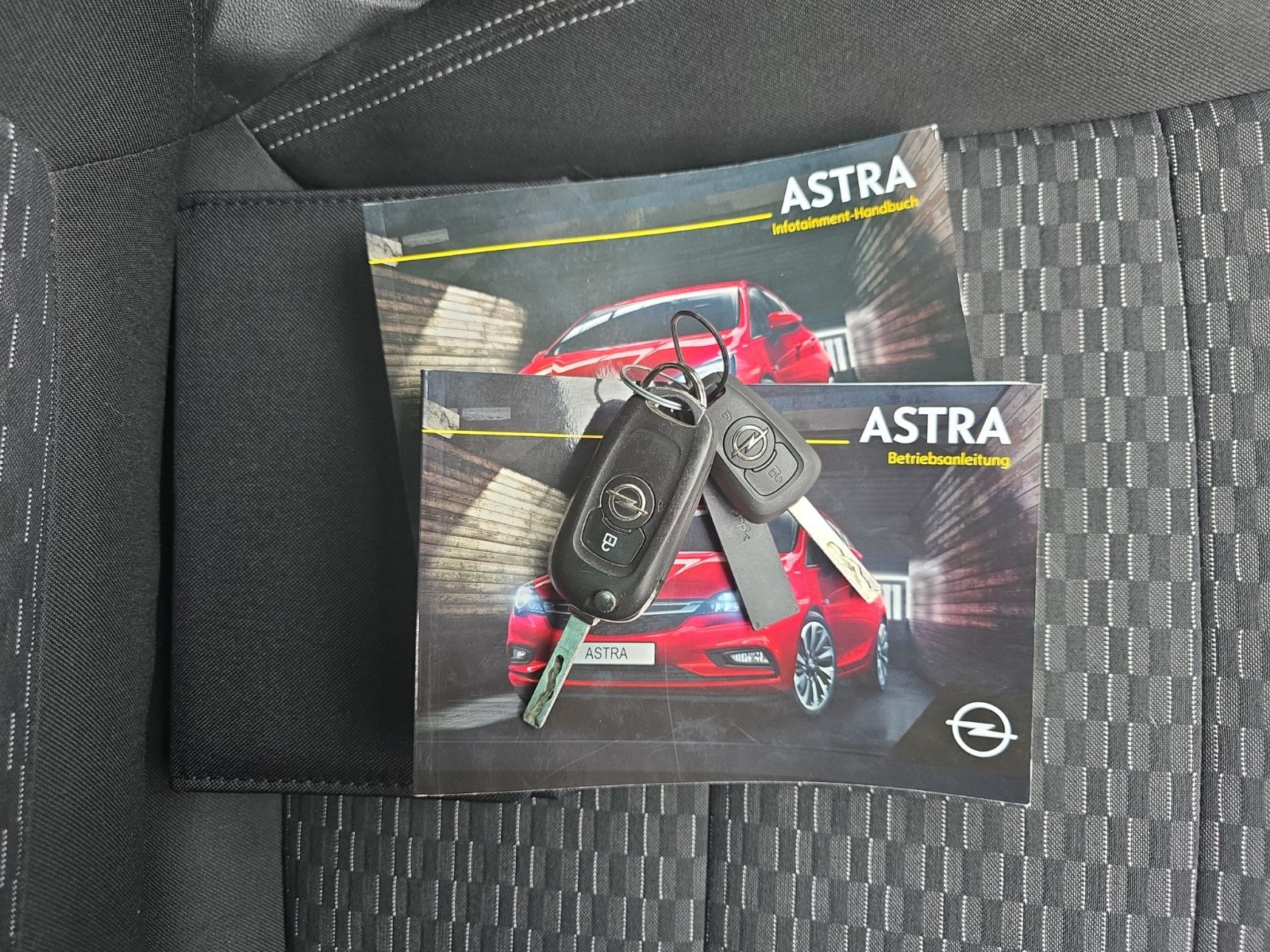 Fahrzeugabbildung Opel Astra K Sports Tourer Business/Lenkradheizung/