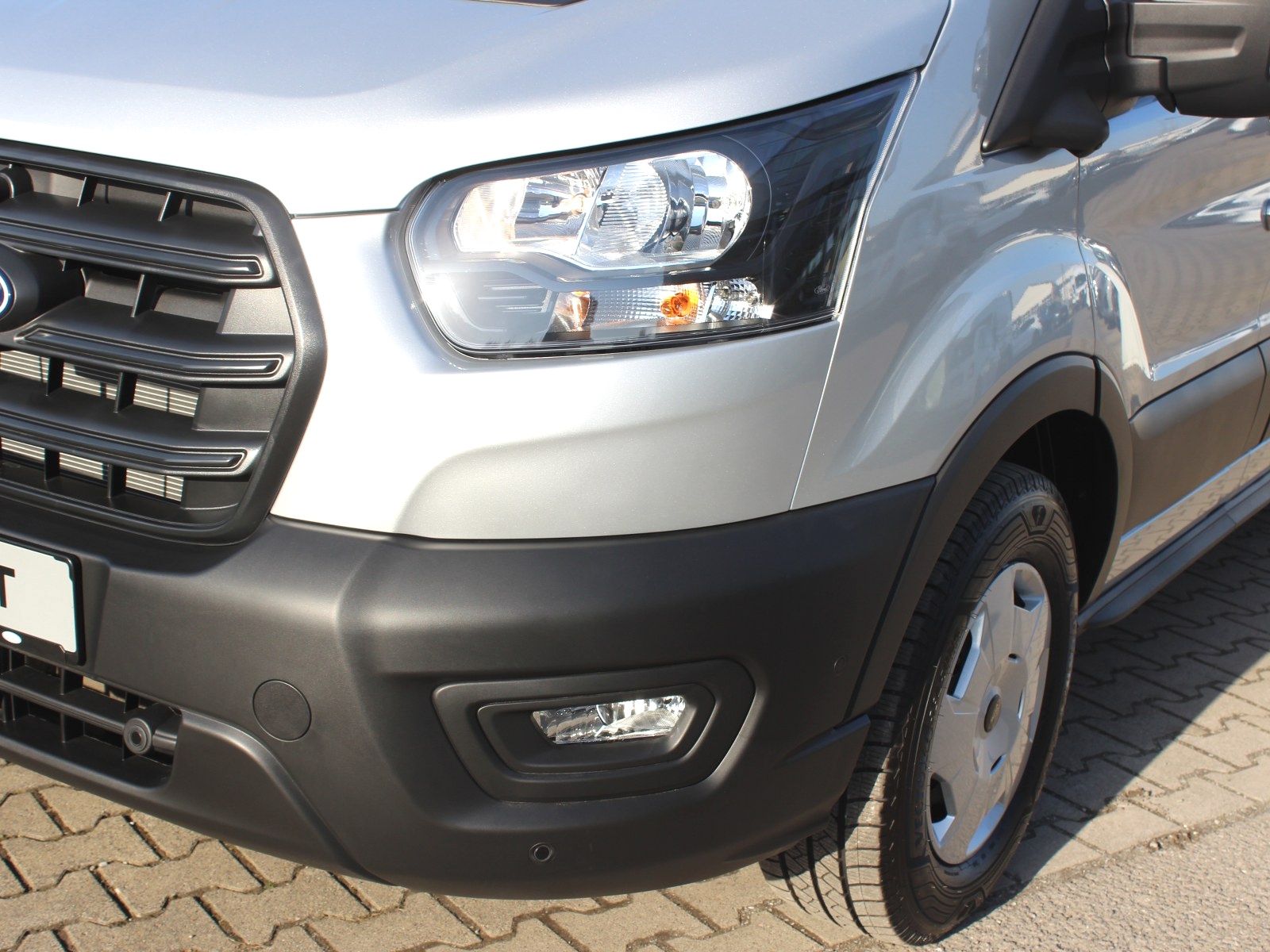 Fahrzeugabbildung Ford Transit 350 L3 Trend -Rollstuhlfahrzeug-