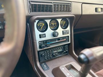 1984 Porsche 944 — миниатюра 15