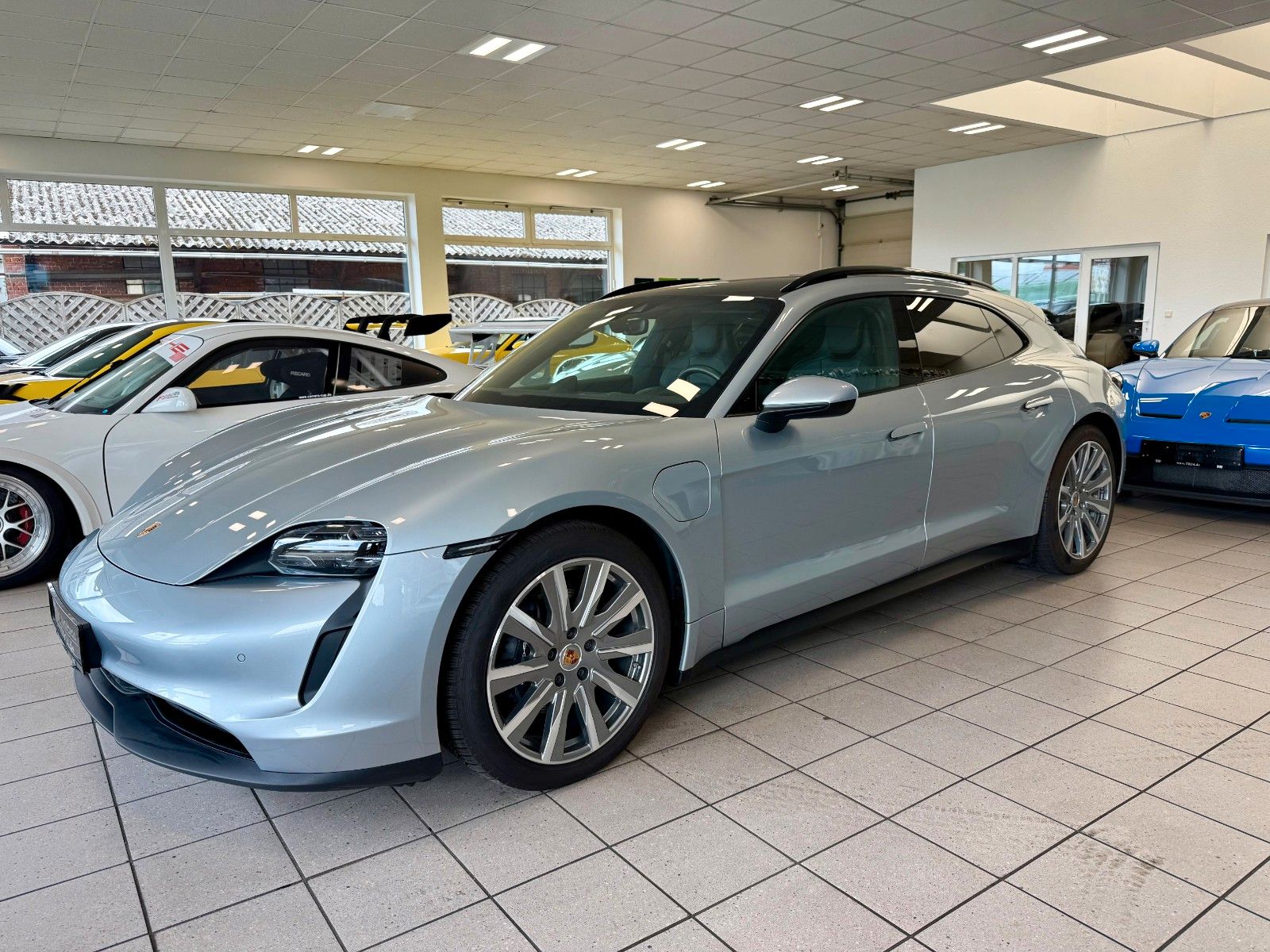 Fahrzeugabbildung Porsche Taycan Sport Turismo Performance/Luftferderung