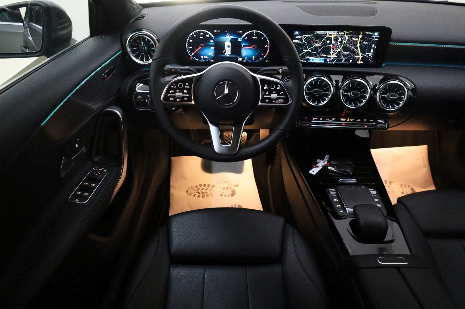 Fahrzeugabbildung Mercedes-Benz A 200d Navi,Kamera,SH,PDC,Park Paket,Leder