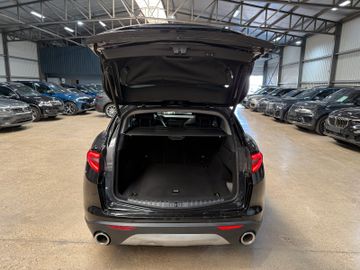 Alfa-Romeo Stelvio - 8