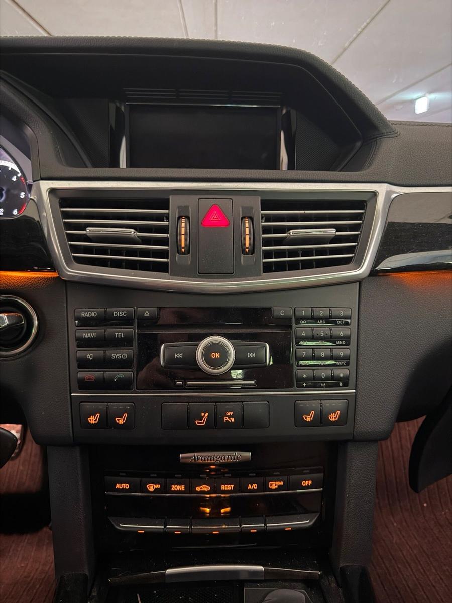Mercedes-Benz E300 2010 — photo 13