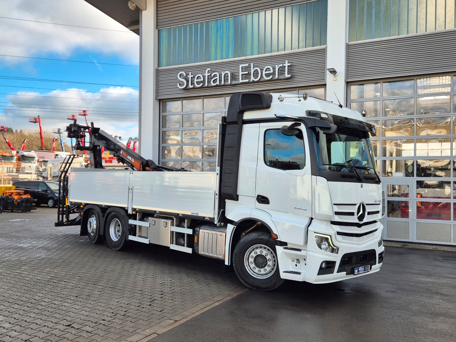 Fahrzeugabbildung Mercedes-Benz Actros 2545 L 6x2 Hiab L-HIPRO 235 DLS-3
