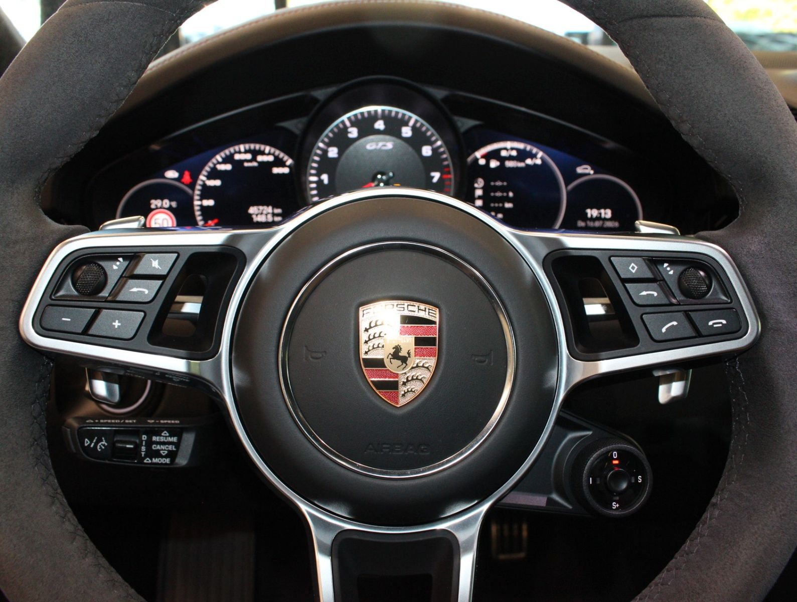 Fahrzeugabbildung Porsche Cayenne GTS Sport Chrono+Sport Design+HUD+ACC