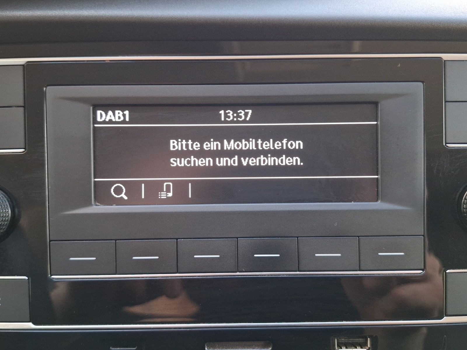 Fahrzeugabbildung Volkswagen T6 Kombi T6.1 TDI DSG 5-Si LED AHK Klima GRA PDC