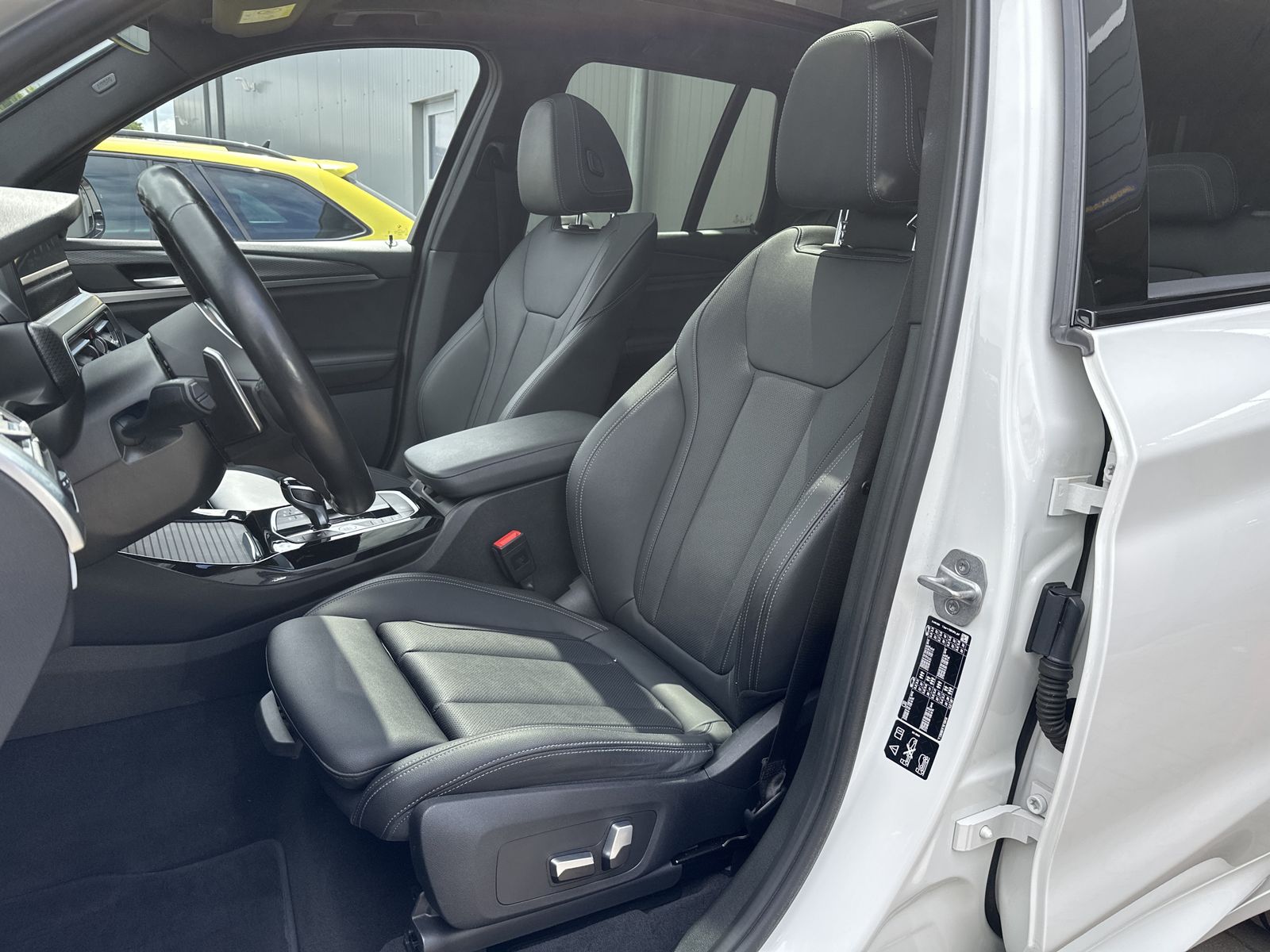 Fahrzeugabbildung BMW X3 xDrive20d M-Sport NAV+LASER+PANO+HUD+KAM+19ZO