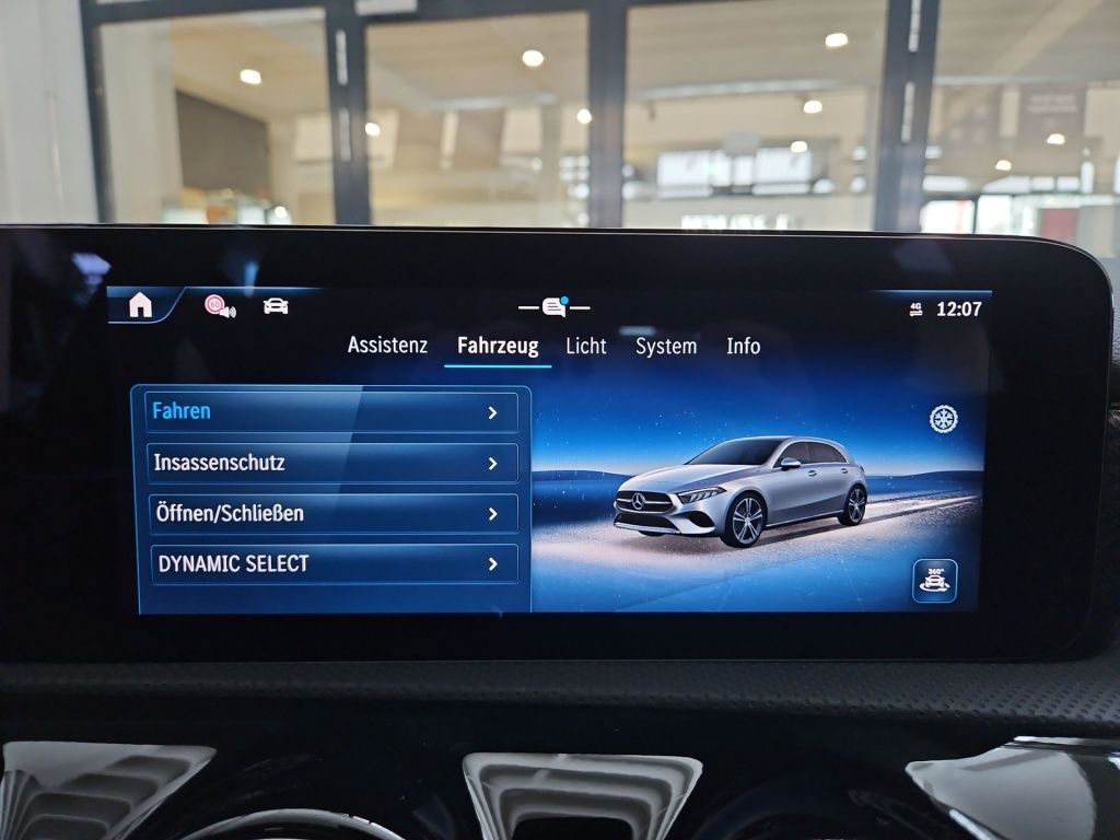 Fahrzeugabbildung Mercedes-Benz A 180 Progressive AHK Navi LED SHZ SpurH KAM DAB