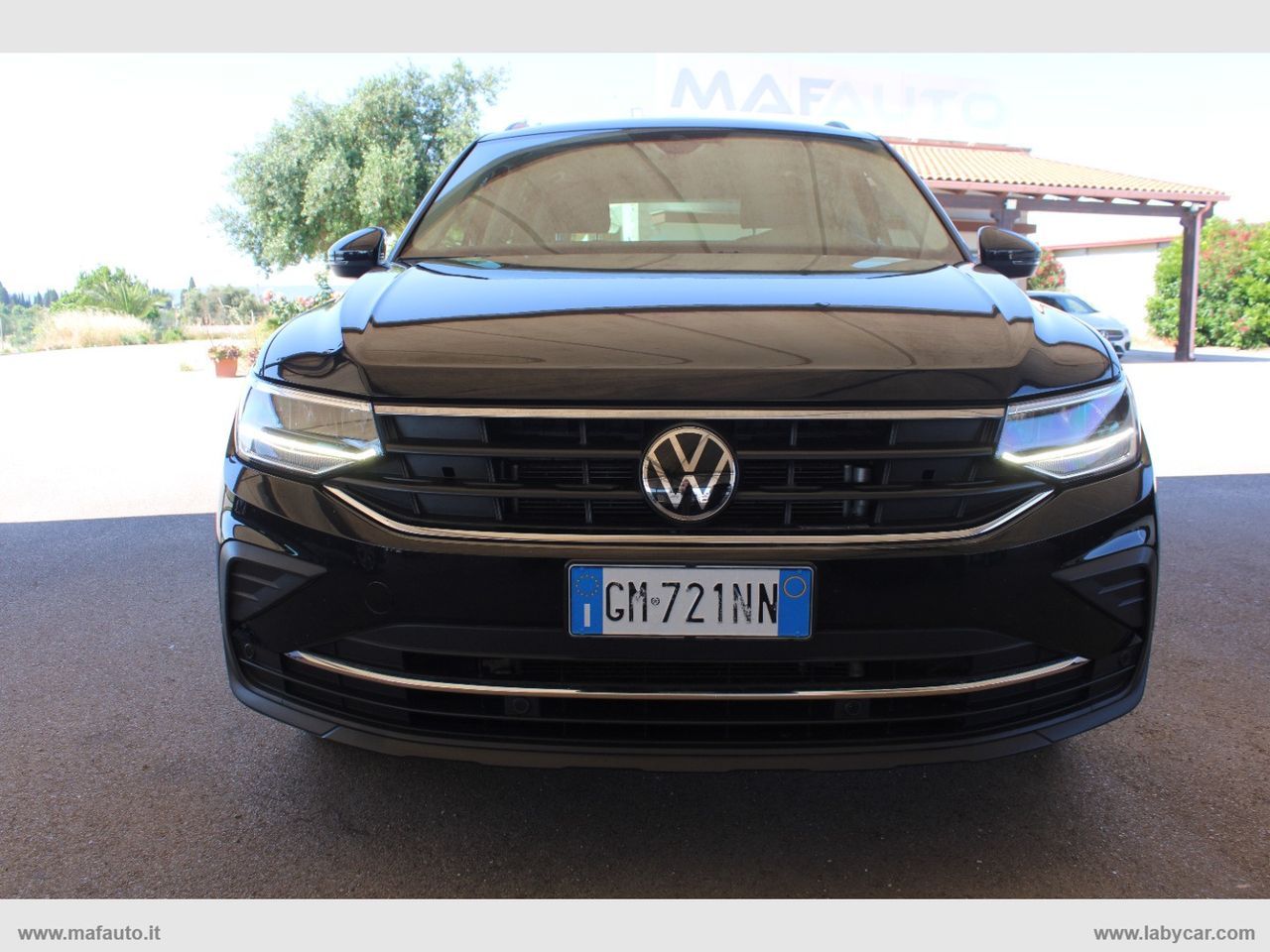 Volkswagen Tiguan - 1