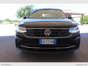 Volkswagen Tiguan - 1