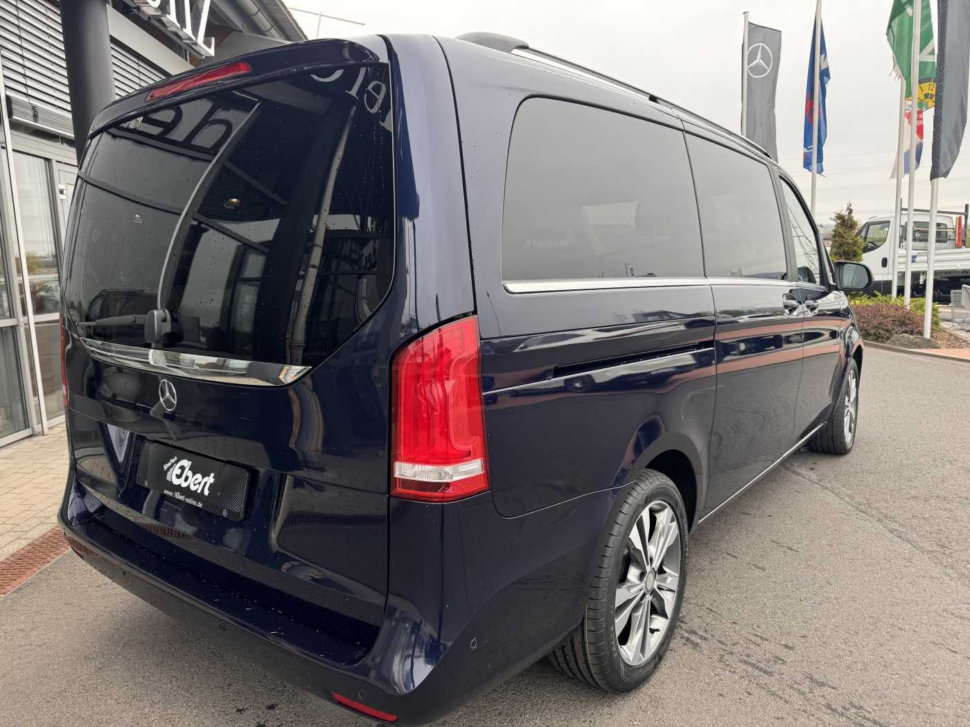 Fahrzeugabbildung Mercedes-Benz V 250 d AVA ED 4MATIC Panorama Tisch 360 Sound