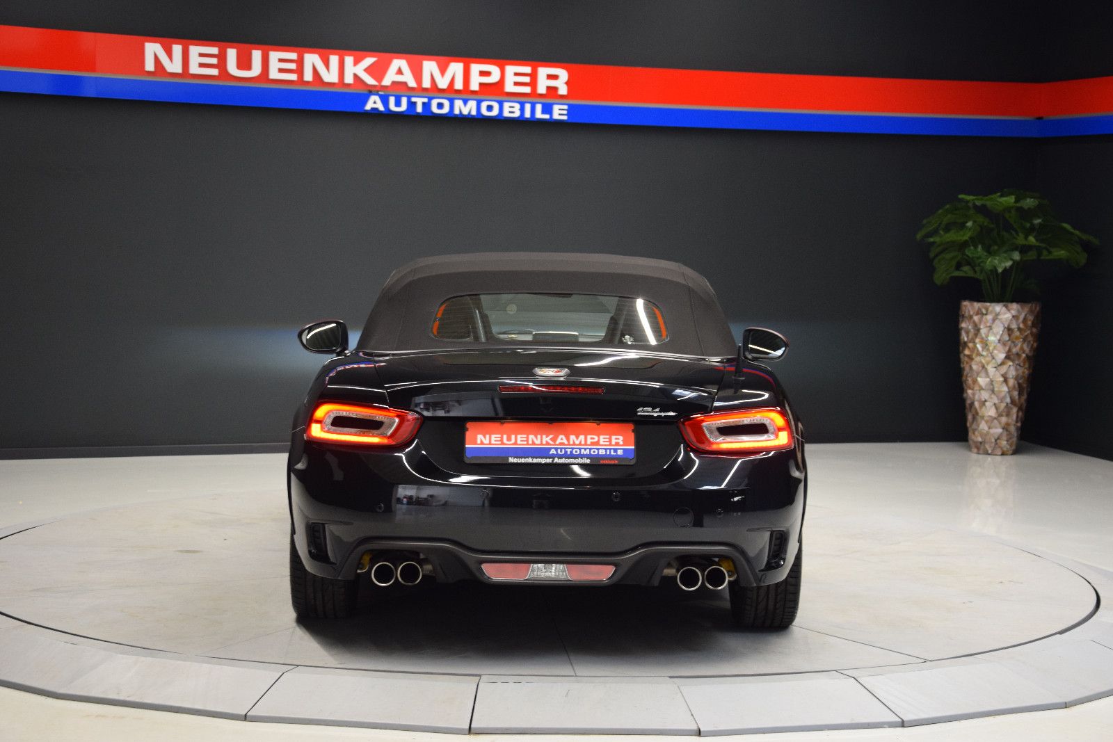 Fahrzeugabbildung Abarth 124 Spider Turismo Leder Bose PDC Radio+