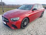 Mercedes-Benz E 200 T AMG-LINE NIGHT/19Z./AHK/MBUX/WIDESCREEN - rote Mercedes-Benz E 200