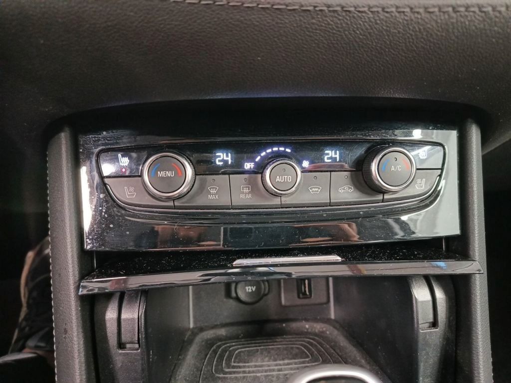 Fahrzeugabbildung Opel Grandland X 1.2T ULTIMATE LEDER/4xSHZ/LHZ/AHK