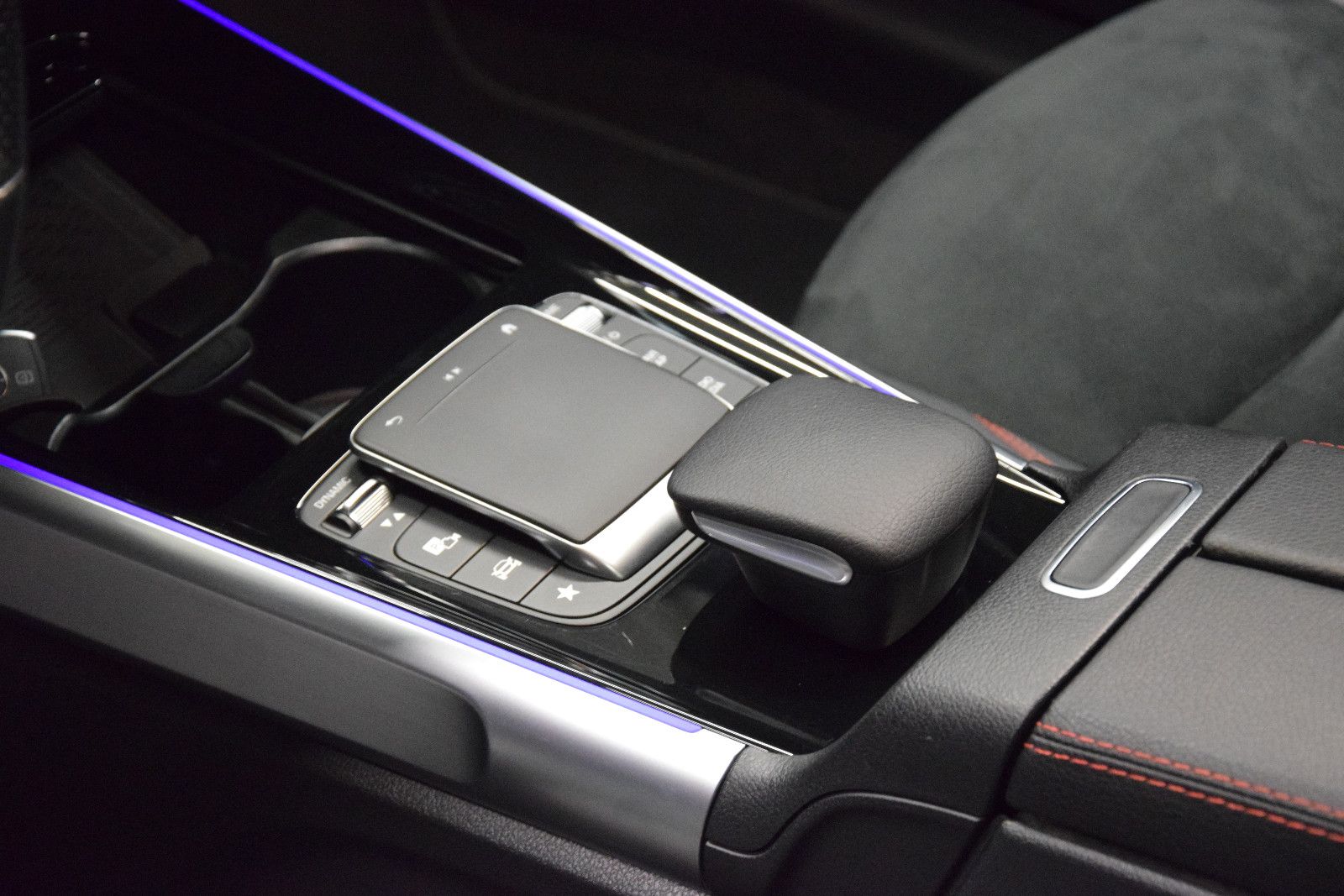 Fahrzeugabbildung Mercedes-Benz GLB 220 d AMG Line Pano. Kamera LED AHK 20 Zoll