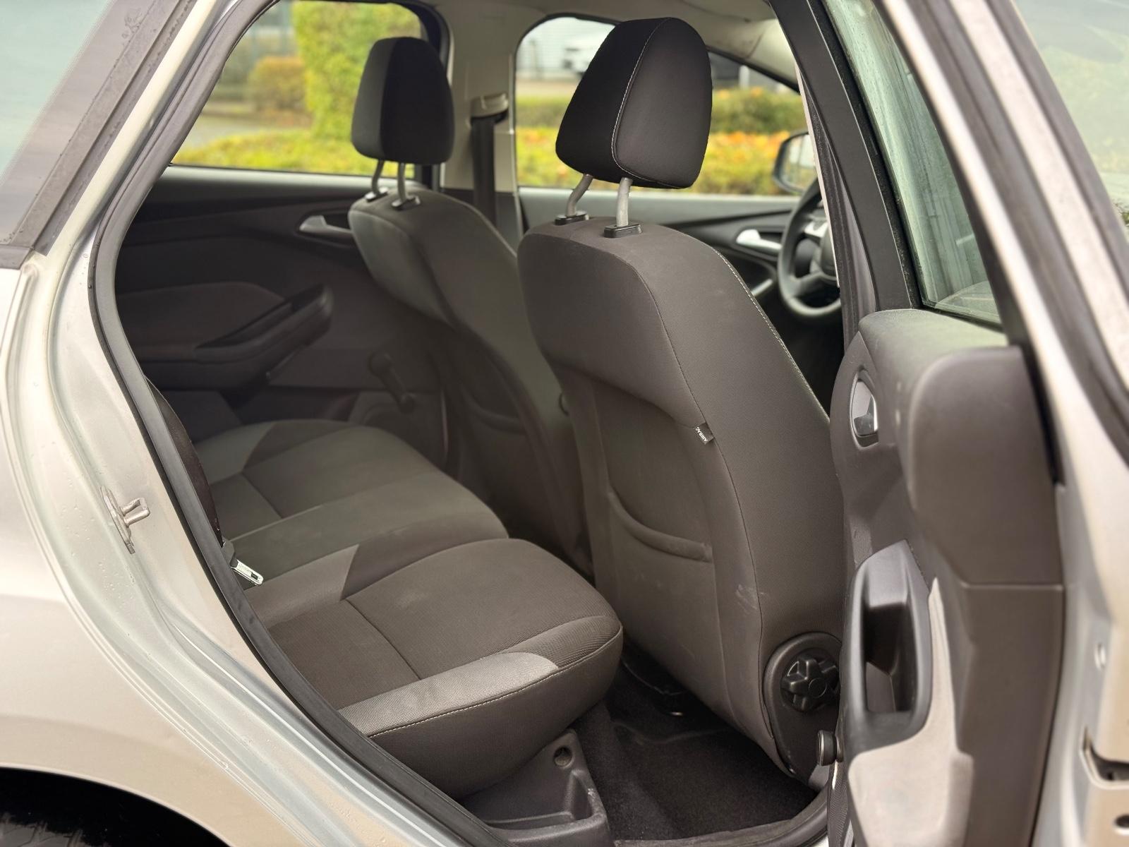 Ford Focus 2013 — photo 11