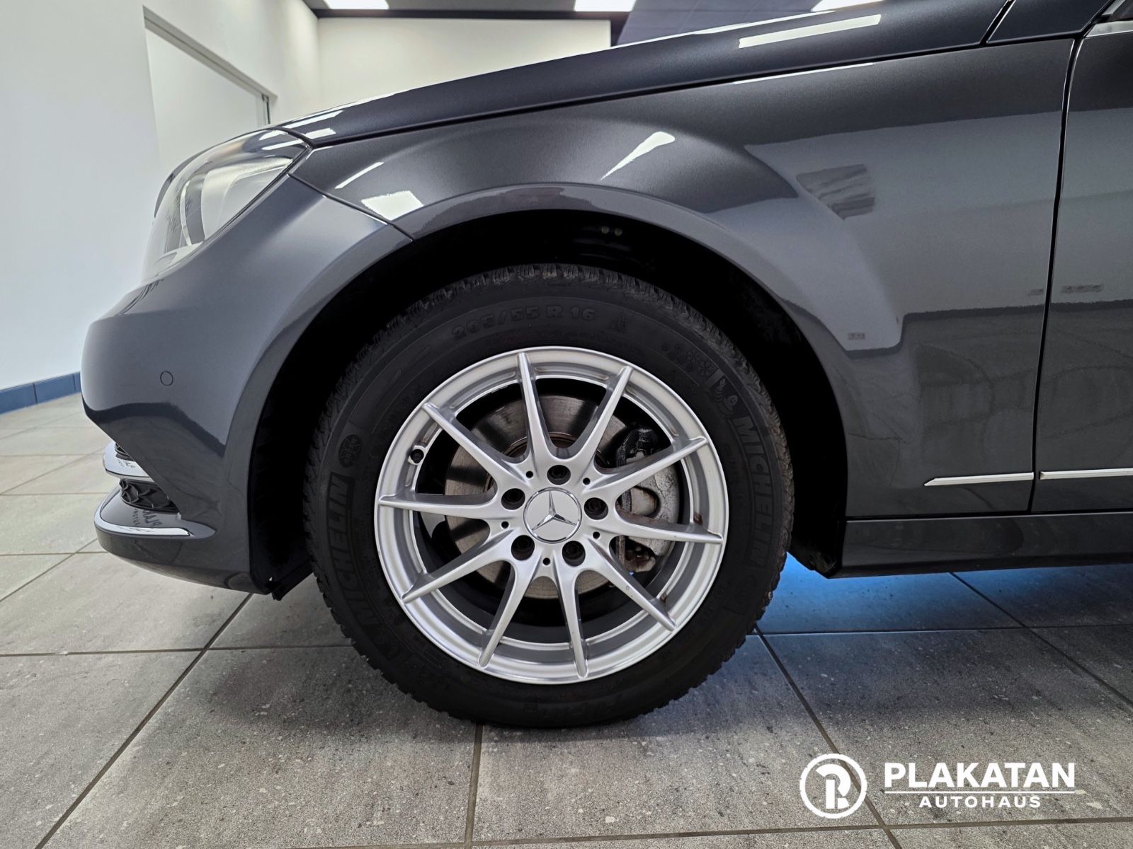 Fahrzeugabbildung Mercedes-Benz C 200 CGI Avantgarde Bi-Xenon AdaptLicht