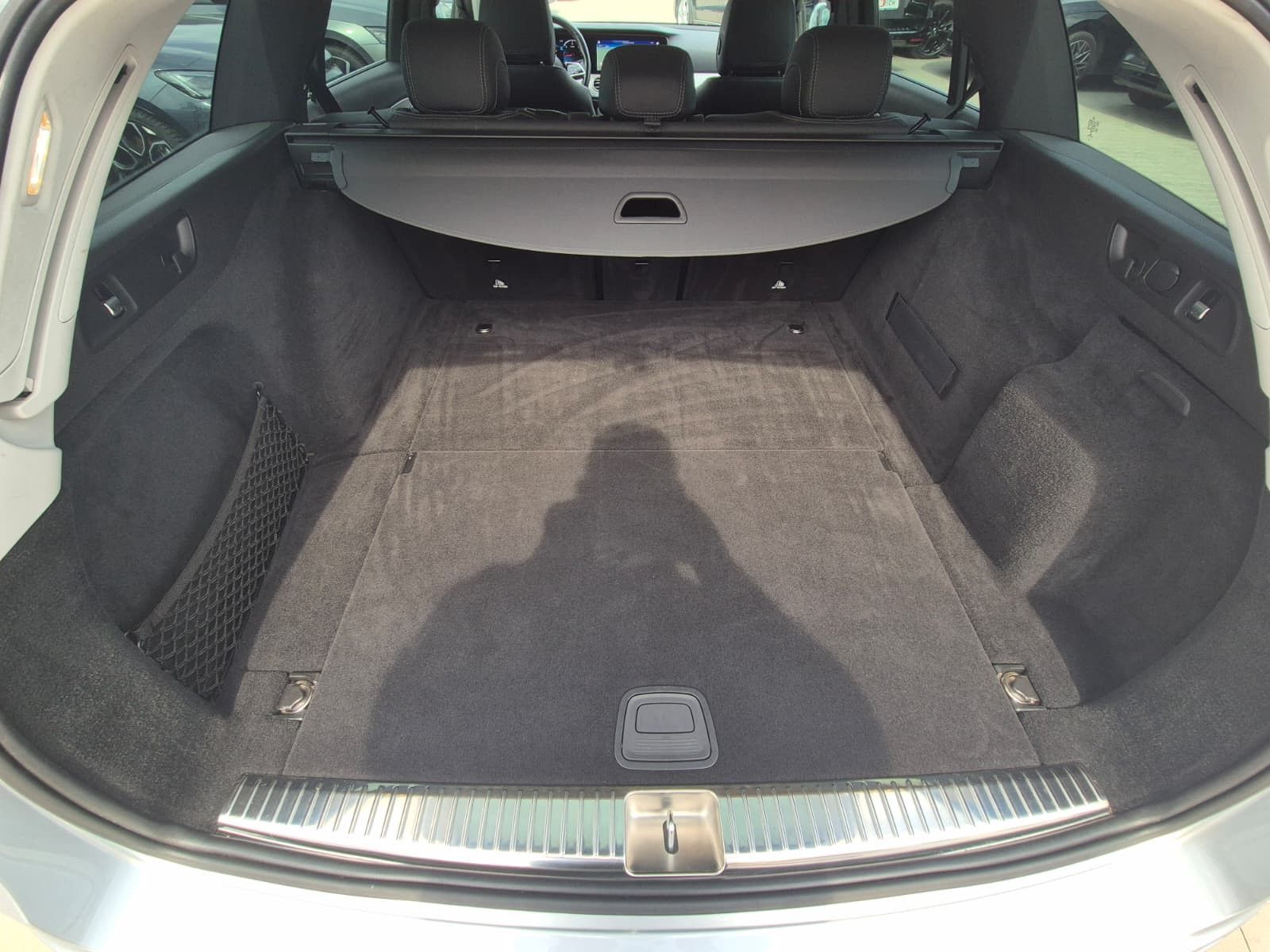 Fahrzeugabbildung Mercedes-Benz E 220 d Avantgarde AHK*DIST*LED*SHZ*Kam*Ambiente