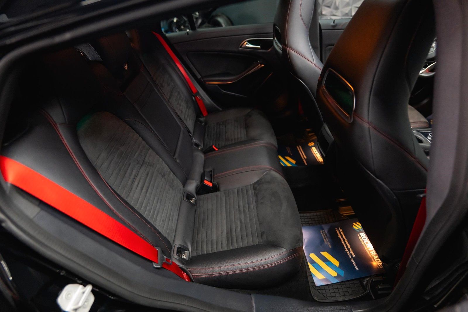 Fahrzeugabbildung Mercedes-Benz CLA 45 AMG 4Matic Performance Night *Pano*LED*