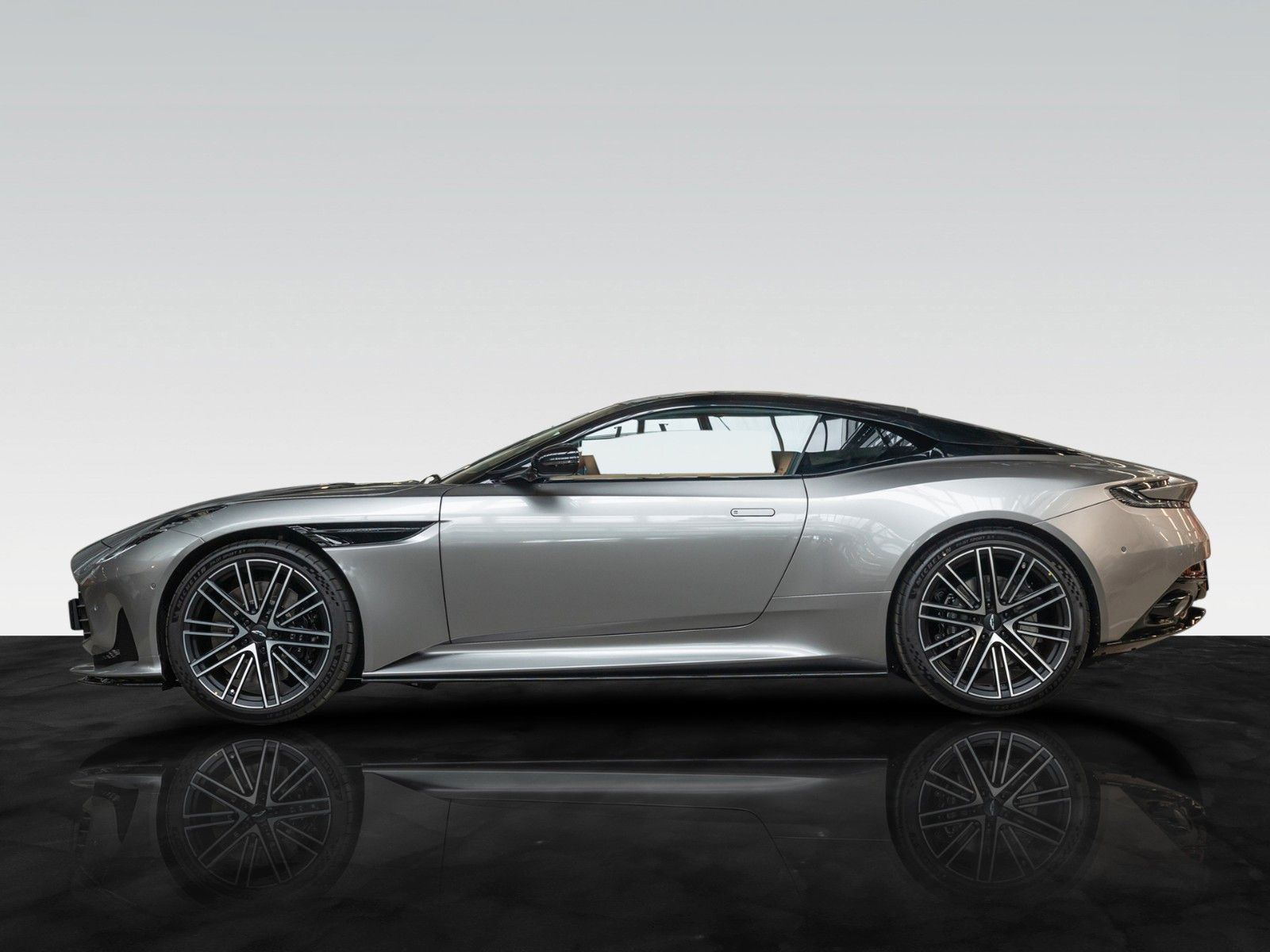 Aston Martin DB12 | Aluminite Silver | Leder Copper Tan imagem 3