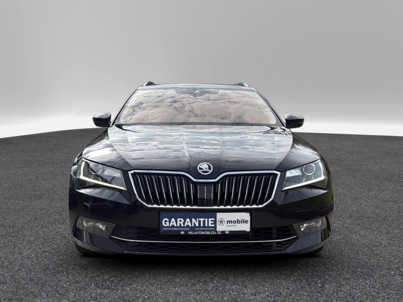Fahrzeugabbildung SKODA Superb Combi L&K 4x4/ unfallfrei