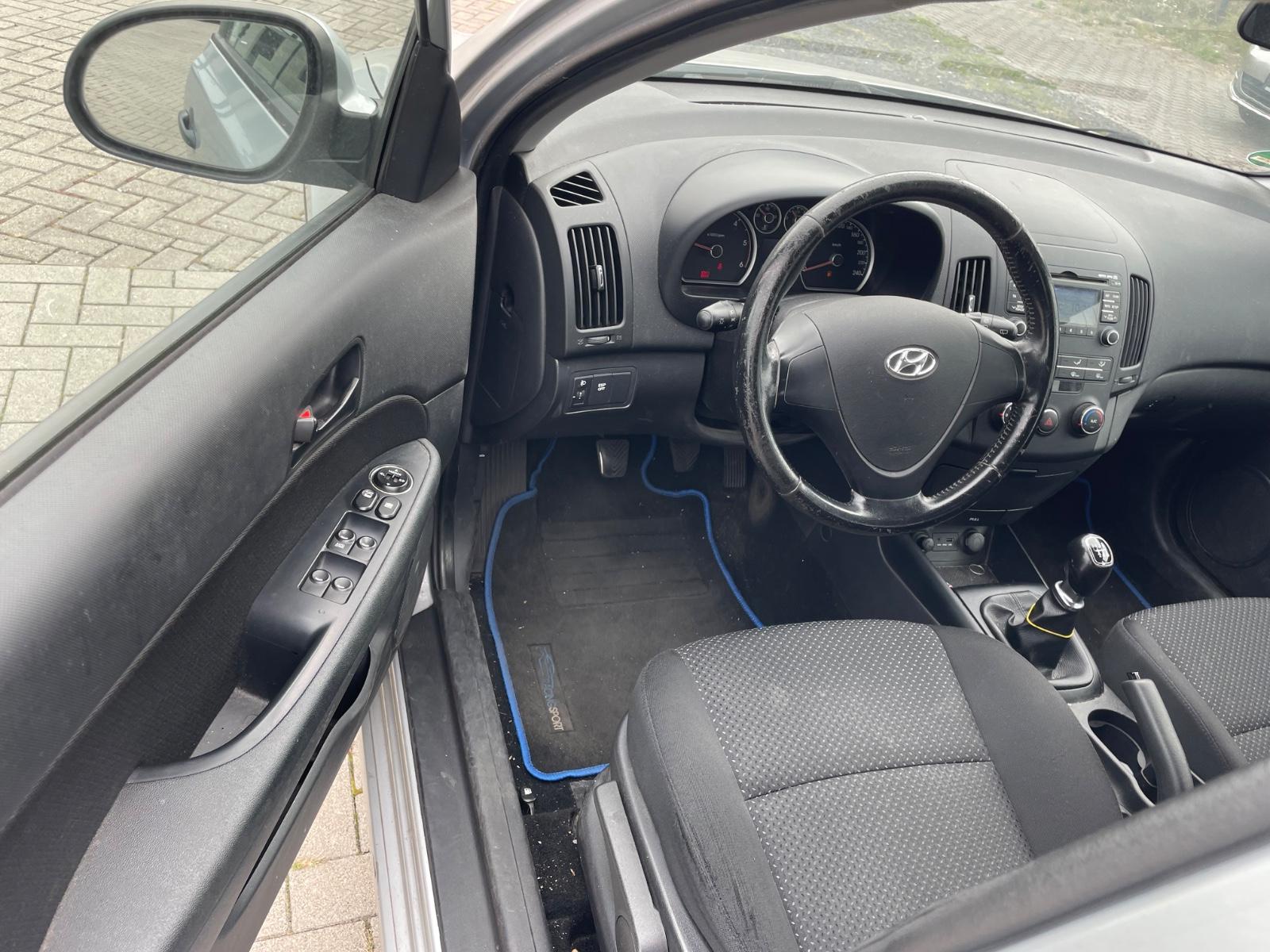 Hyundai i30 2010 — photo 13