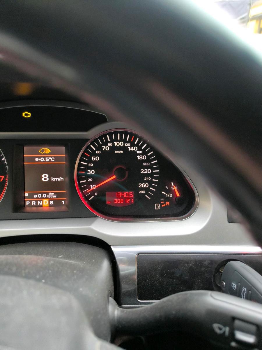 Audi Quattro 2008 — interior
