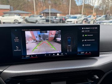 BMW 330 i Touring xDrive M Sport Navi LED Kamera