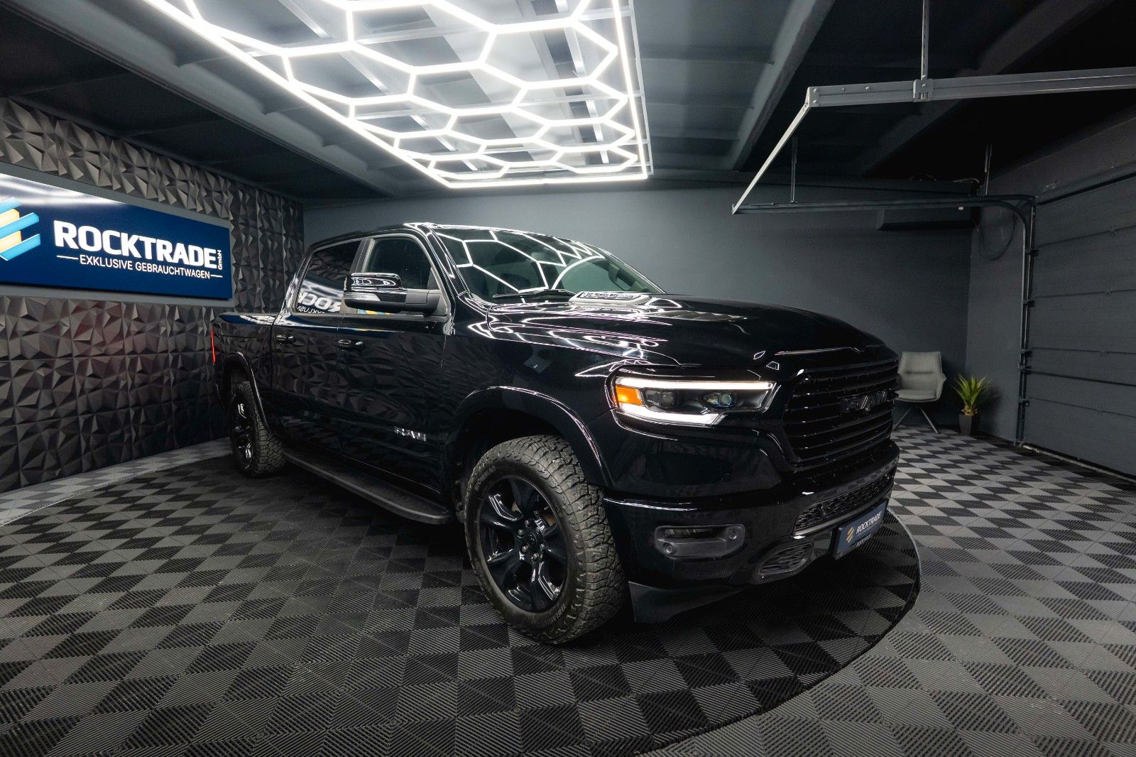 Fahrzeugabbildung Dodge RAM 5.7 V8 HEMI 4x4 Night LARAMIE RAMBOX 19%