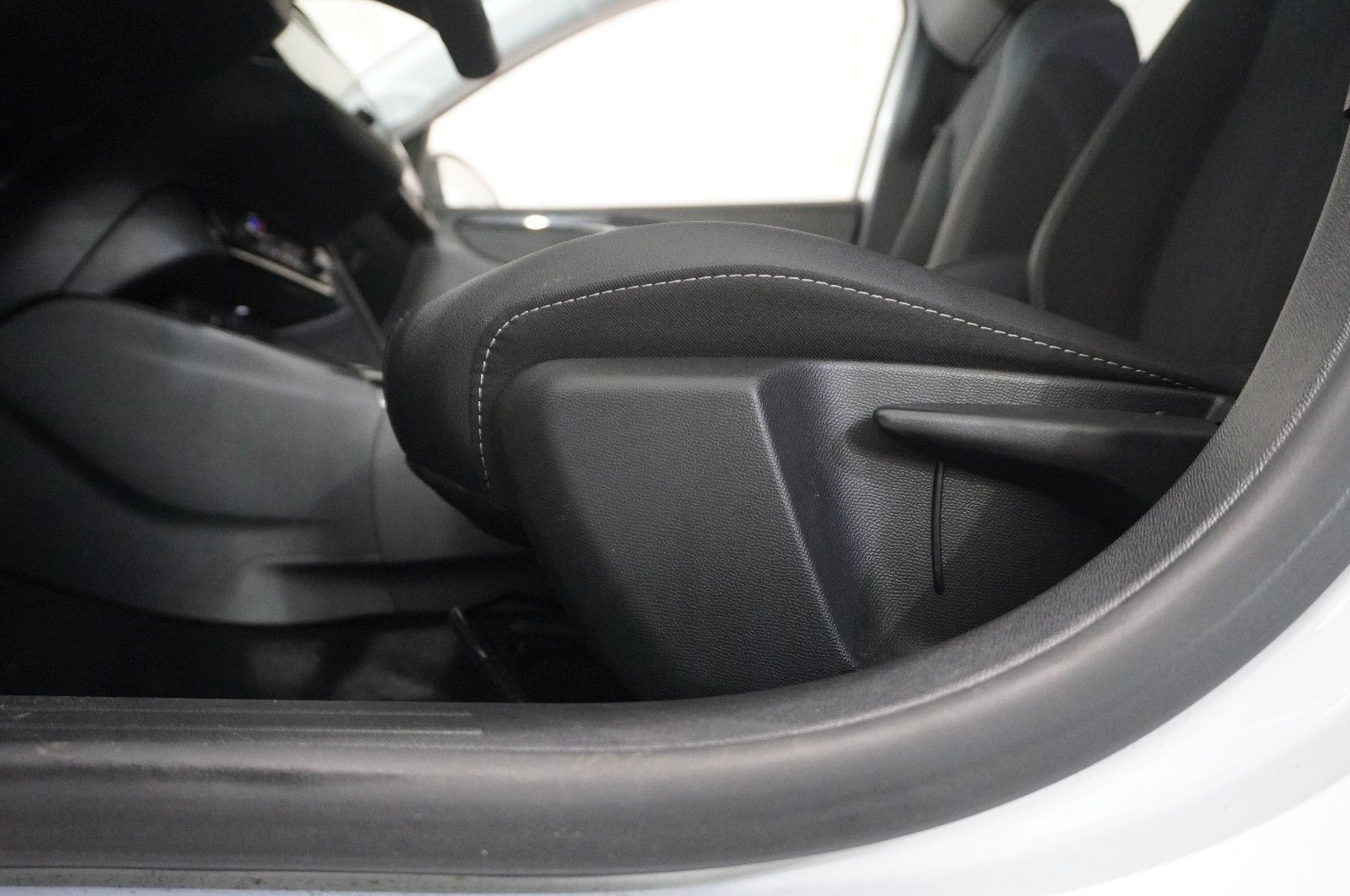 Fahrzeugabbildung Opel Corsa F 1.2T ELEGANCE NAVI/LED/KAMERA/SPORT/DAB+