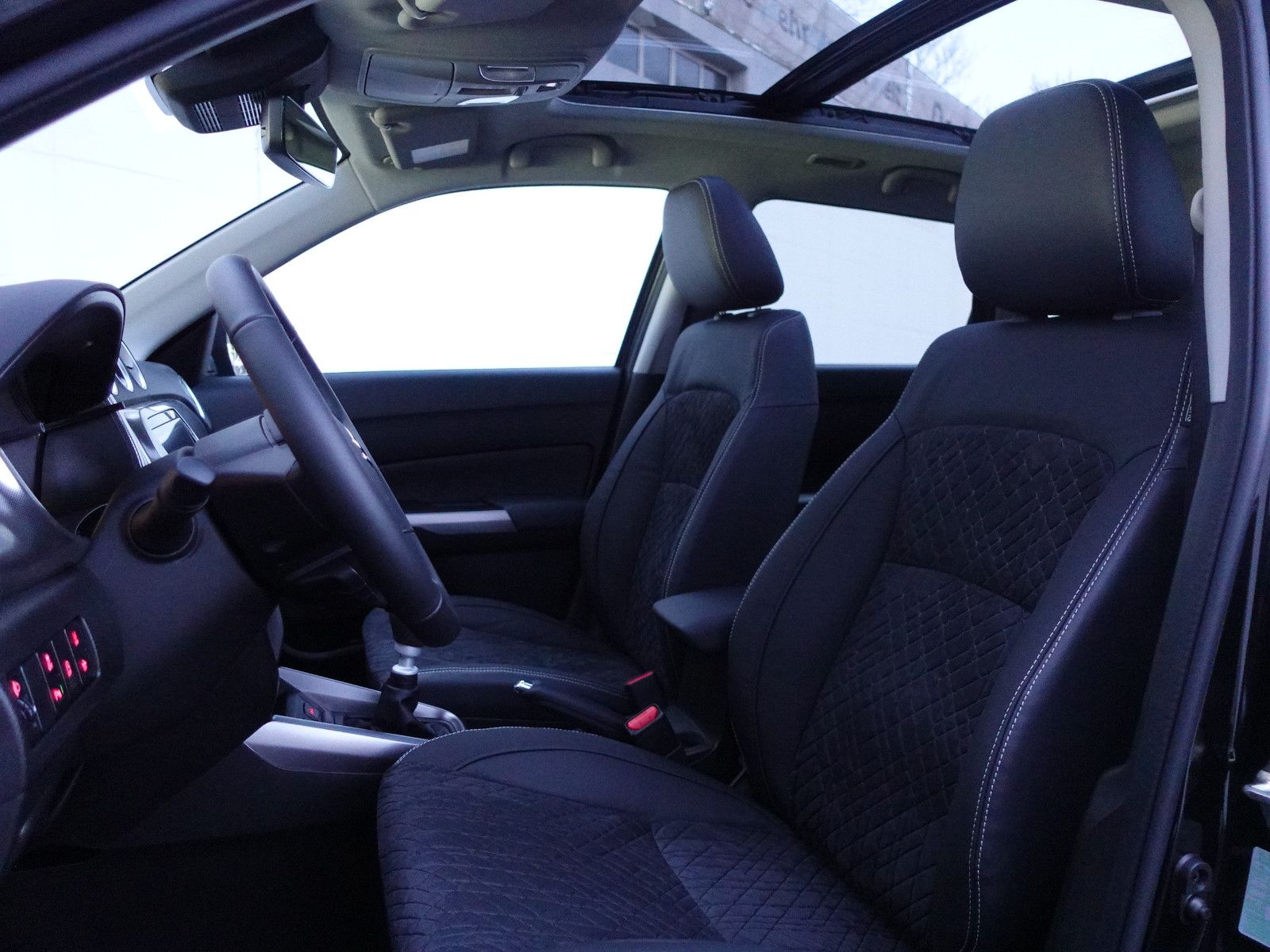 Fahrzeugabbildung Suzuki Vitara 1.4 Comfort+ NAVI,Sitzh.,PDC,Kamera,Pano