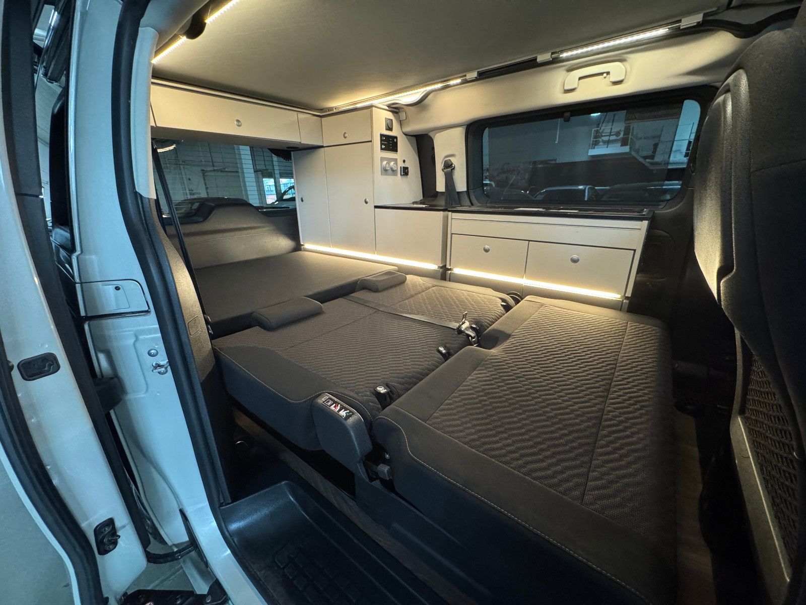 Fahrzeugabbildung Toyota DETHLEFFS CROSSCAMP FLEX 7-SITZER AUFSTELLDACH