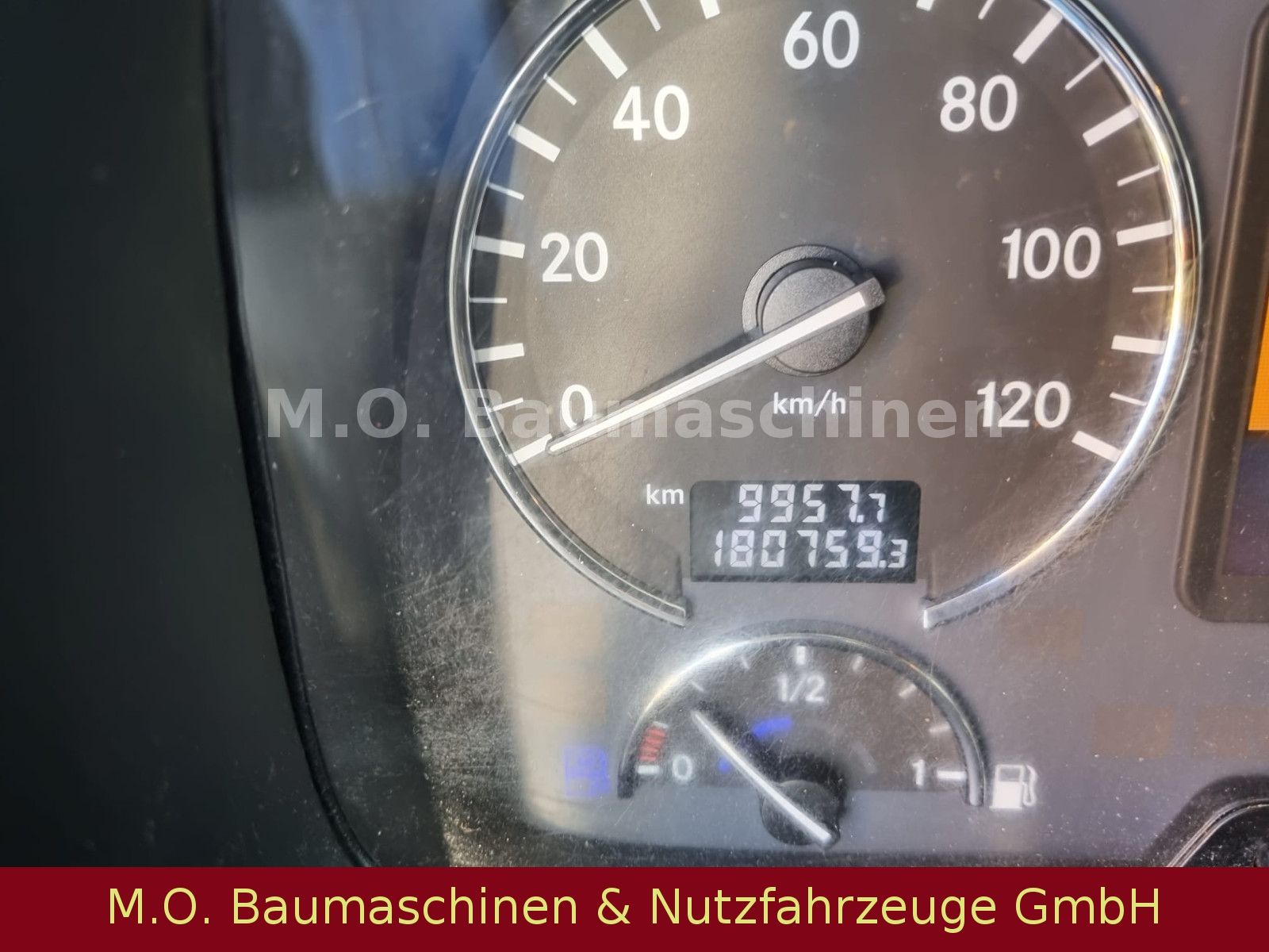 Fahrzeugabbildung Mercedes-Benz Actros 2532 /  6-Zyl / 3-Achser / AC / L+L Achse