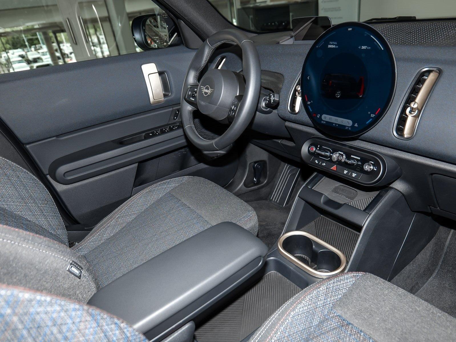 MINI Countryman E Essential SHZ PDC LED