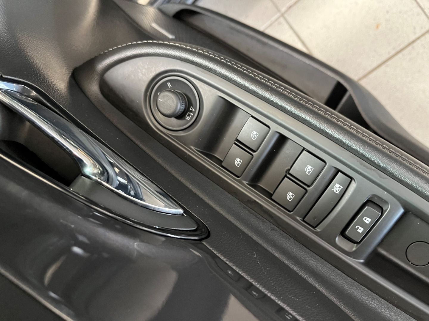 Fahrzeugabbildung Opel Mokka Ultimate 1.4 Turbo Automatik Navi Leder So