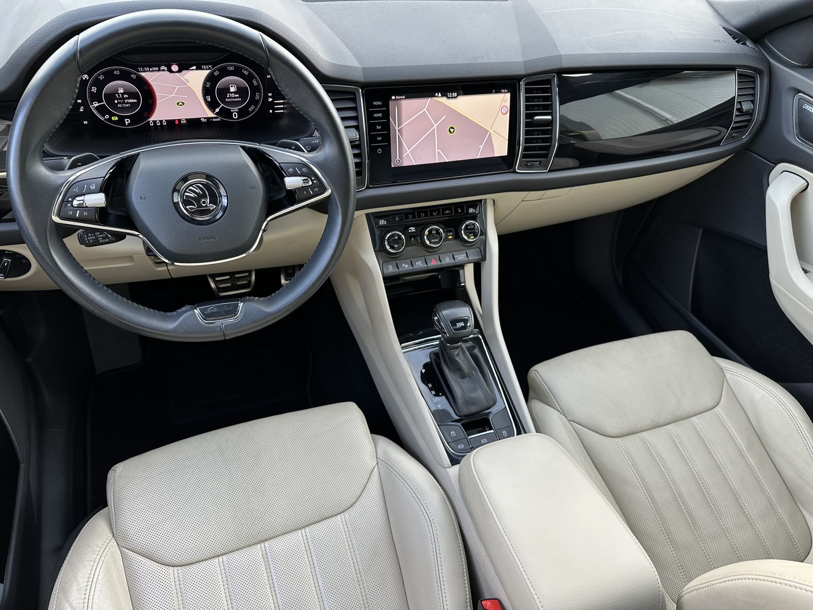 Fahrzeugabbildung SKODA Kodiaq 2.0 TDI DSG L&K 7-Sitzer NAV+LED+AHK+PANO