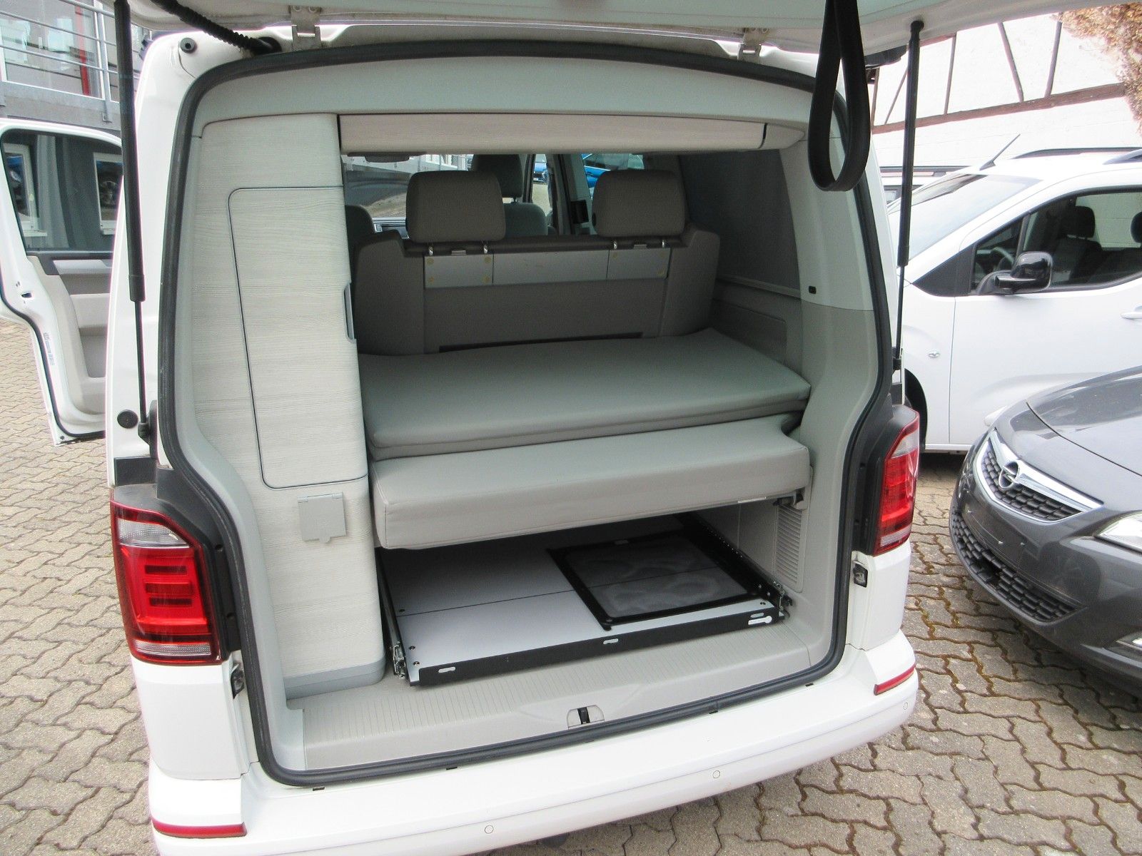 Volkswagen T6 California 2.0TDI Coast Edition elek. Ausstel foto 18
